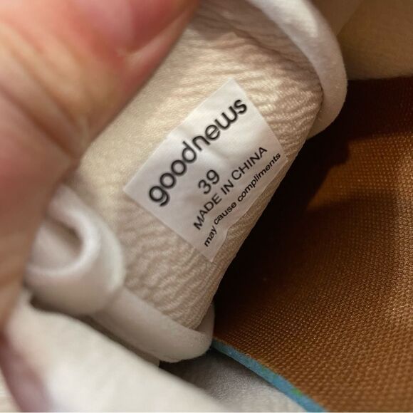 Good News Low Top Court Shoes Sneakers in White Off US9 or EU39 - Picture 13 of 13